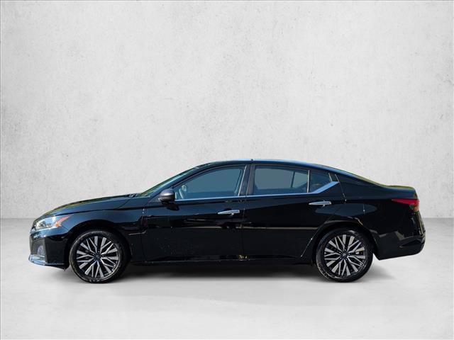 Used 2025 Nissan Altima 2.5 SV FWD image 8
