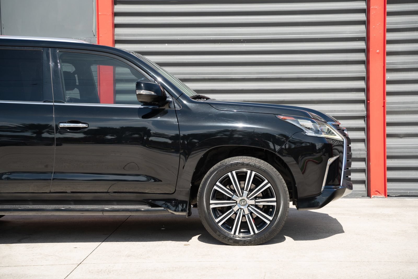 Used 2019 Lexus LX 570 4WD w/ Luxury Package image 5