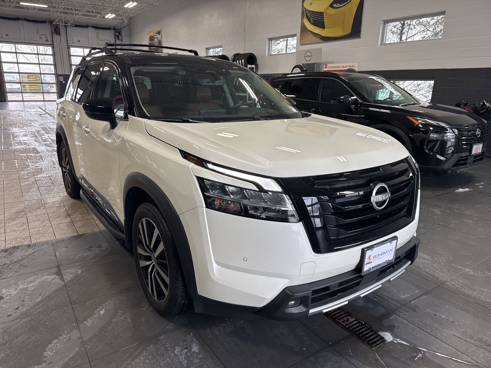 Certified 2024 Nissan Pathfinder Platinum w/ Lighting Package (N93) image 15