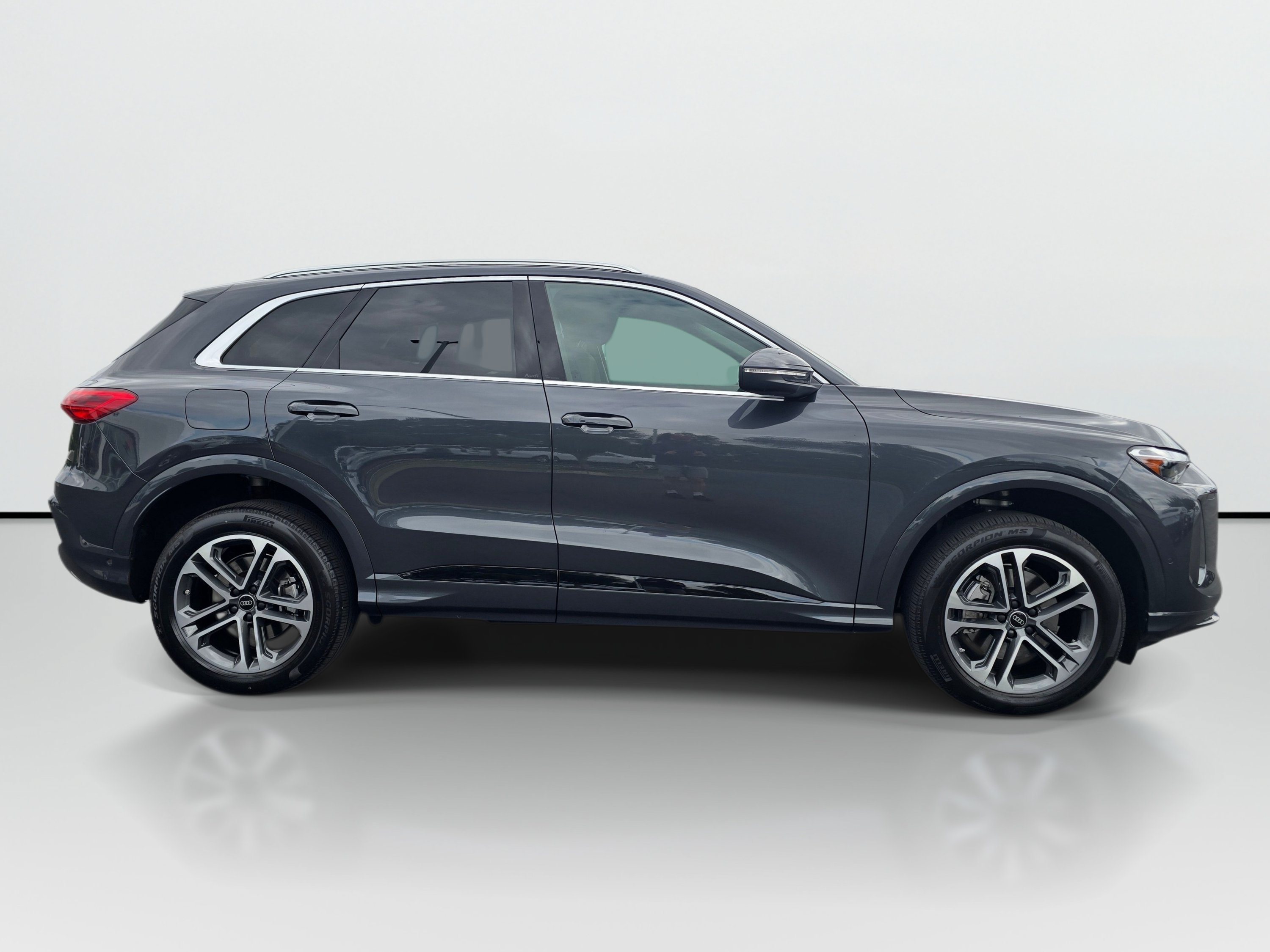 Certified 2025 Audi Q5 Premium AWD/4WD image 6