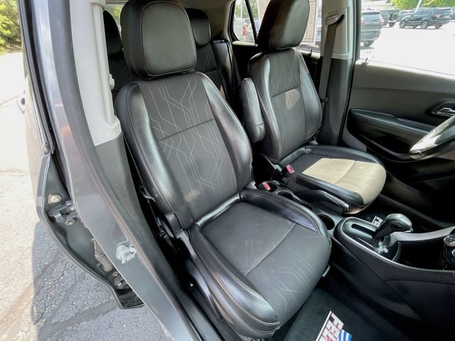 Used 2019 Chevrolet Trax LT w/ LT Convenience Package FWD image 26