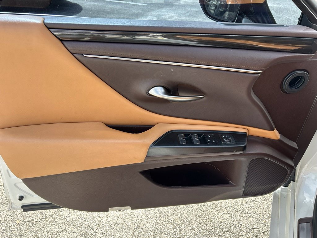 Used 2021 Lexus ES 350 w/ Accessory Package FWD image 17