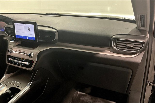 Used 2023 Ford Explorer XLT image 28