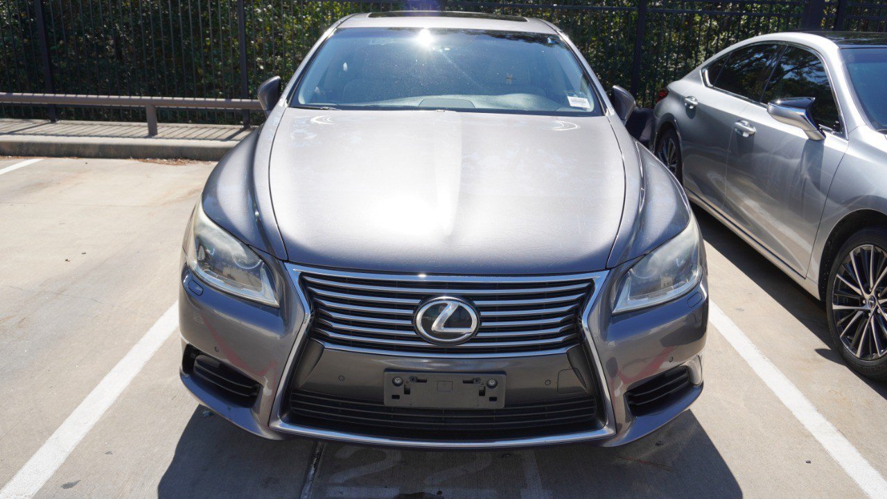 Used 2013 Lexus LS 460 L w/ All-Weather Pkg RWD image 2