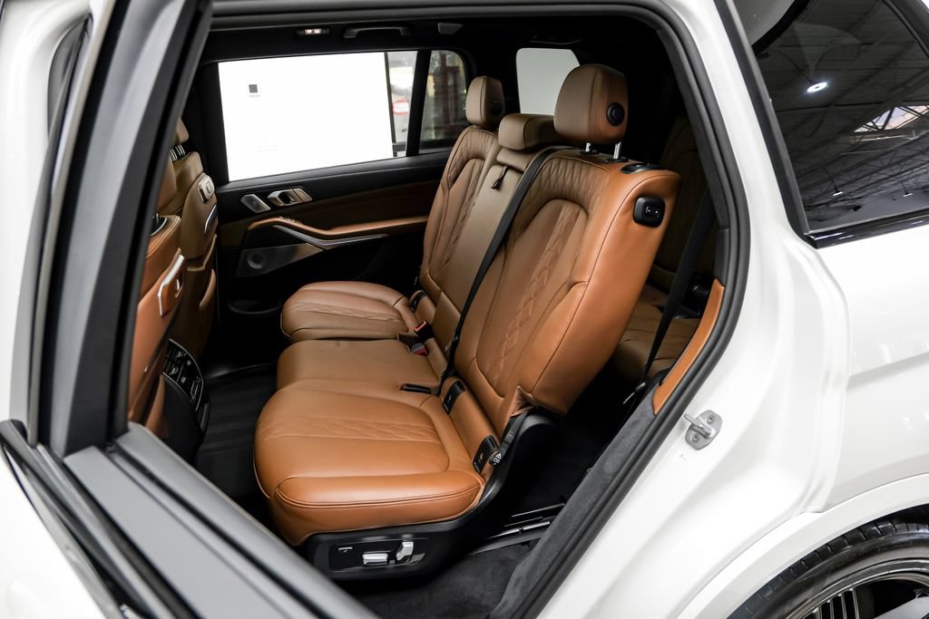 Used 2025 BMW ALPINA XB7 AWD/4WD image 45