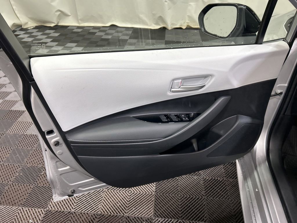 Used 2026 Toyota Corolla SE FWD image 19