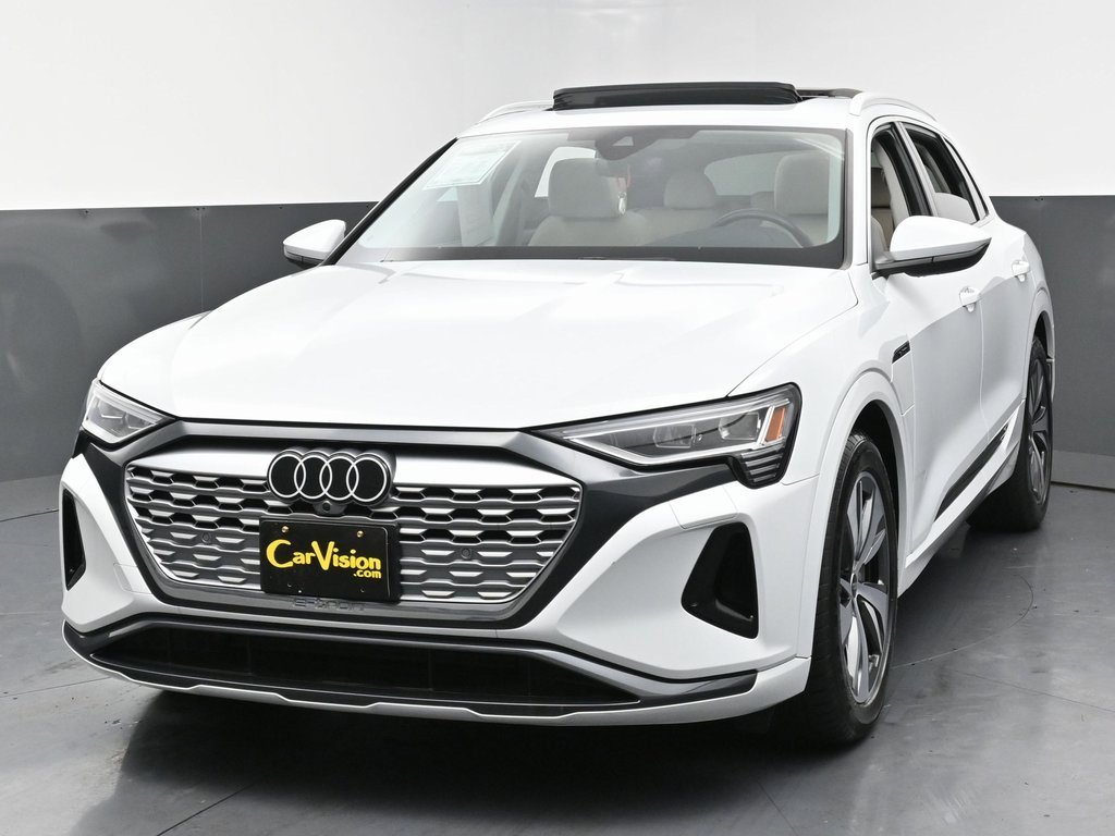 Used 2024 Audi Q8 e-tron Premium image 7
