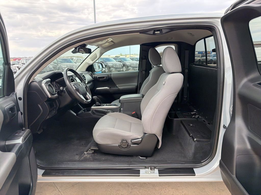 Used 2019 Toyota Tacoma SR5 w/ SR5 Appearance Package (SM) image 12