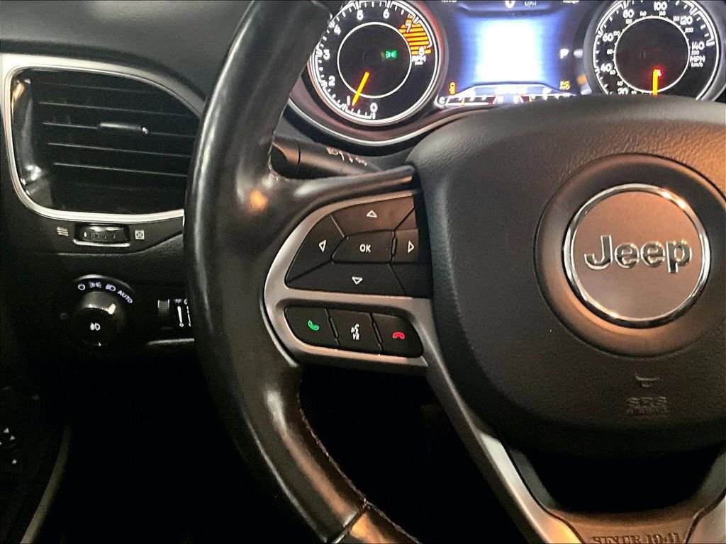 Used 2021 Jeep Cherokee Limited image 23