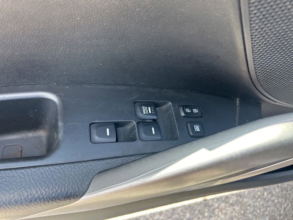 Used 2017 Hyundai Veloster image 32