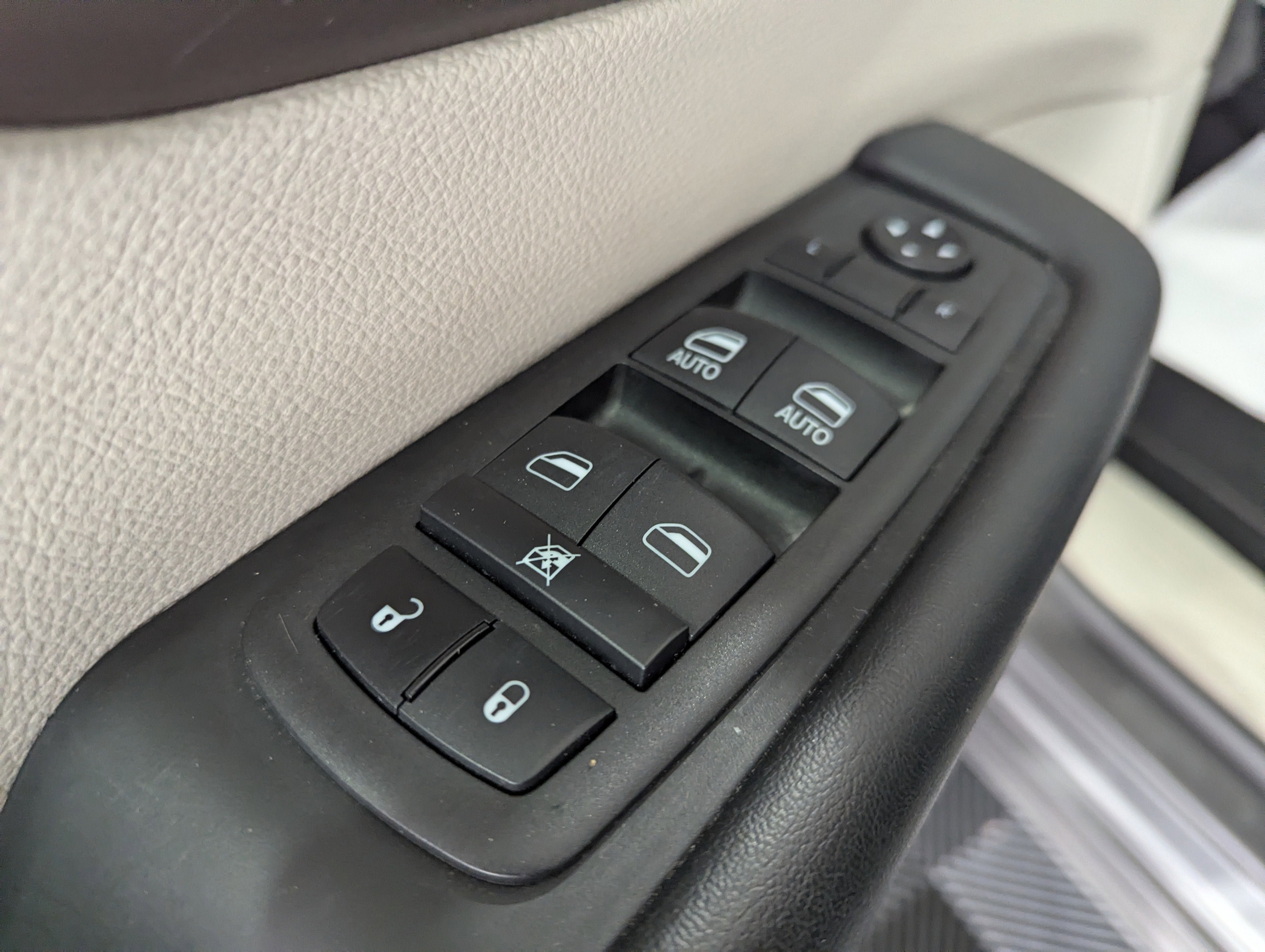 Used 2023 Chrysler Voyager LX FWD image 17