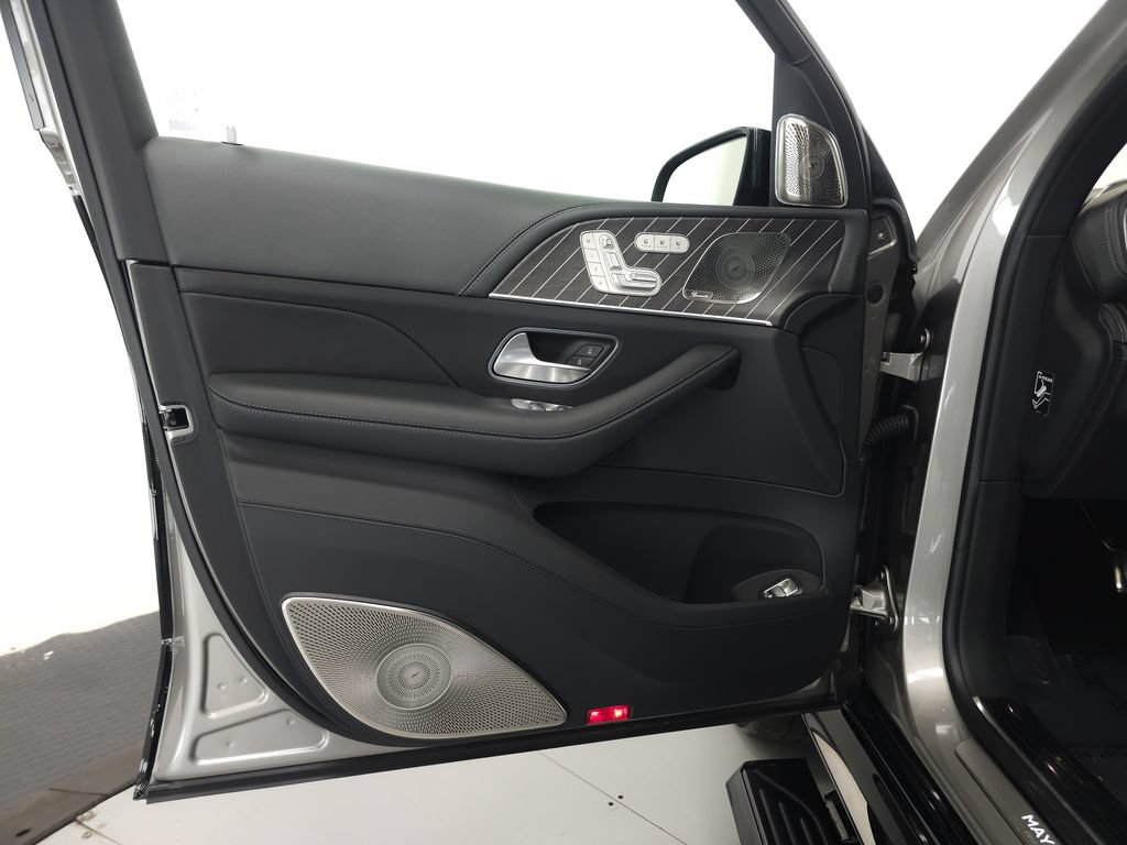 Used 2025 Mercedes-Benz Maybach GLS 600 4MATIC image 5