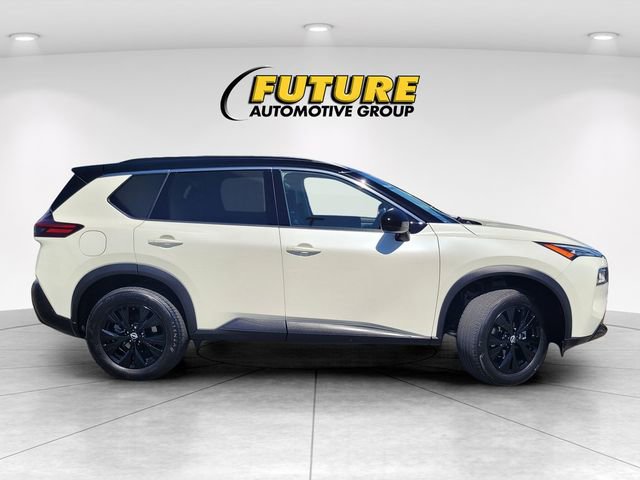 Certified 2023 Nissan Rogue SV w/ SV Premium B Package FWD image 3