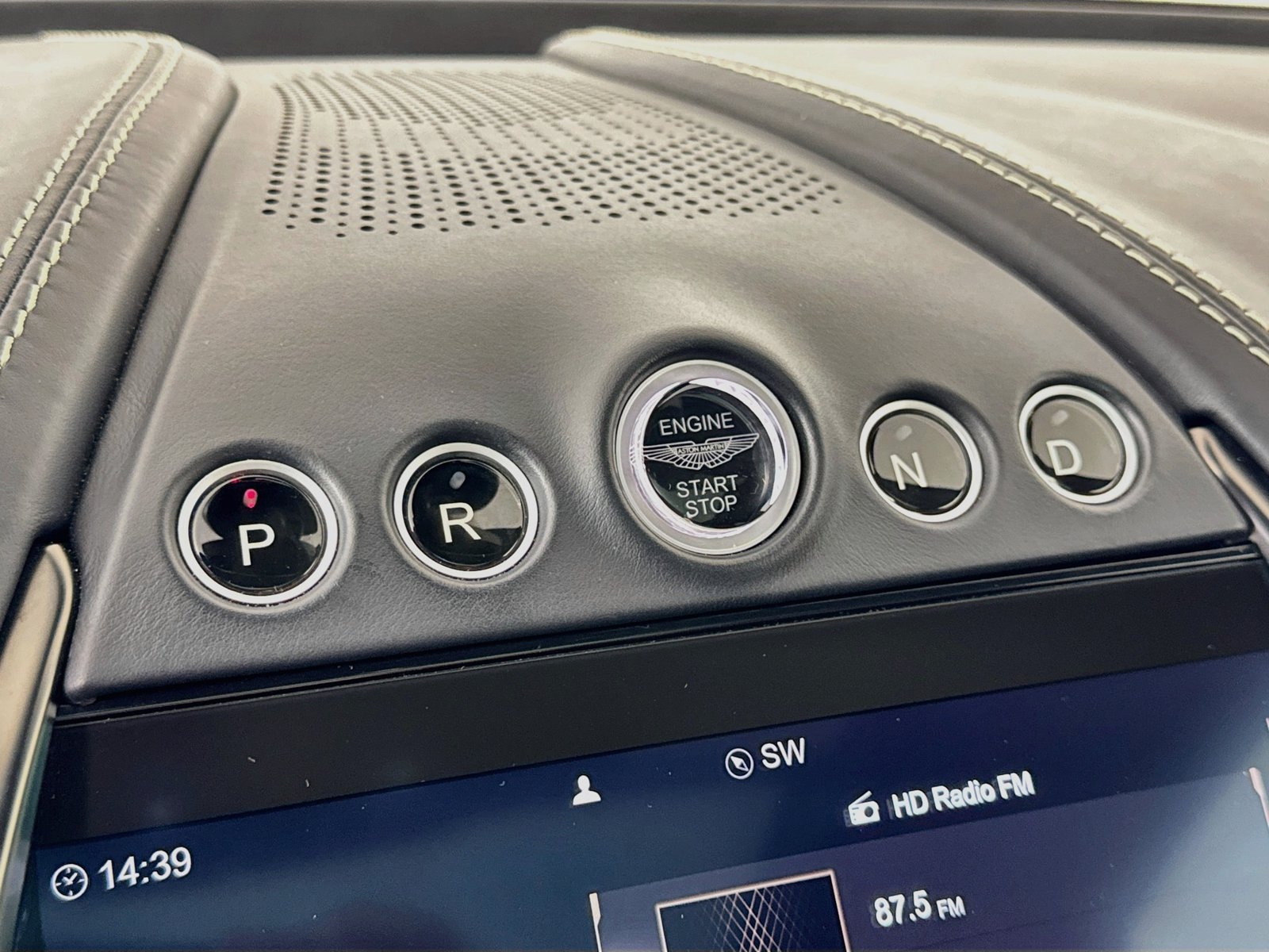Used 2023 Aston Martin DBX AWD/4WD image 15