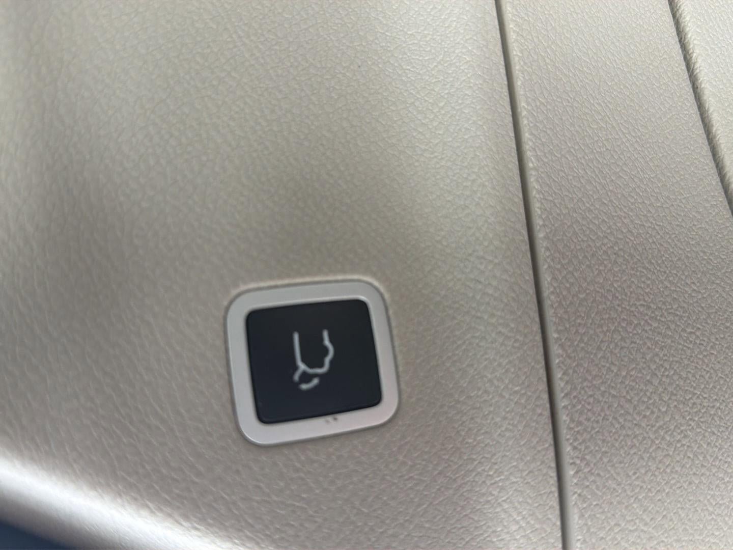 Used 2021 Chrysler Pacifica Touring-L FWD image 10