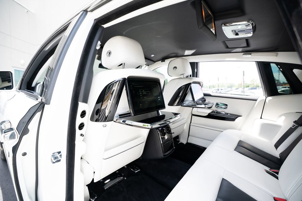 Used 2022 Rolls-Royce Phantom Sedan w/ The Phantom Package RWD image 51