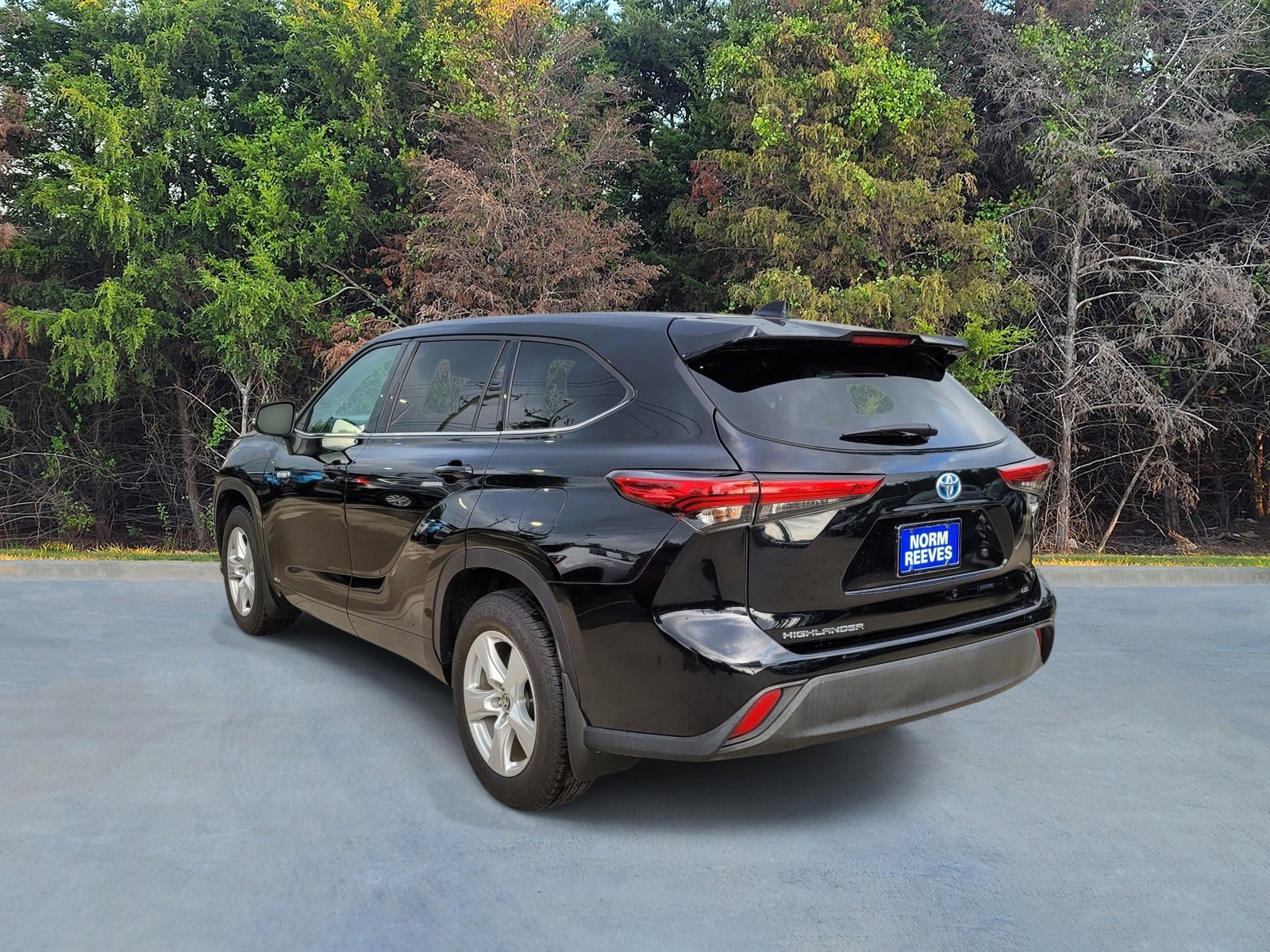 Used 2021 Toyota Highlander LE AWD/4WD image 21