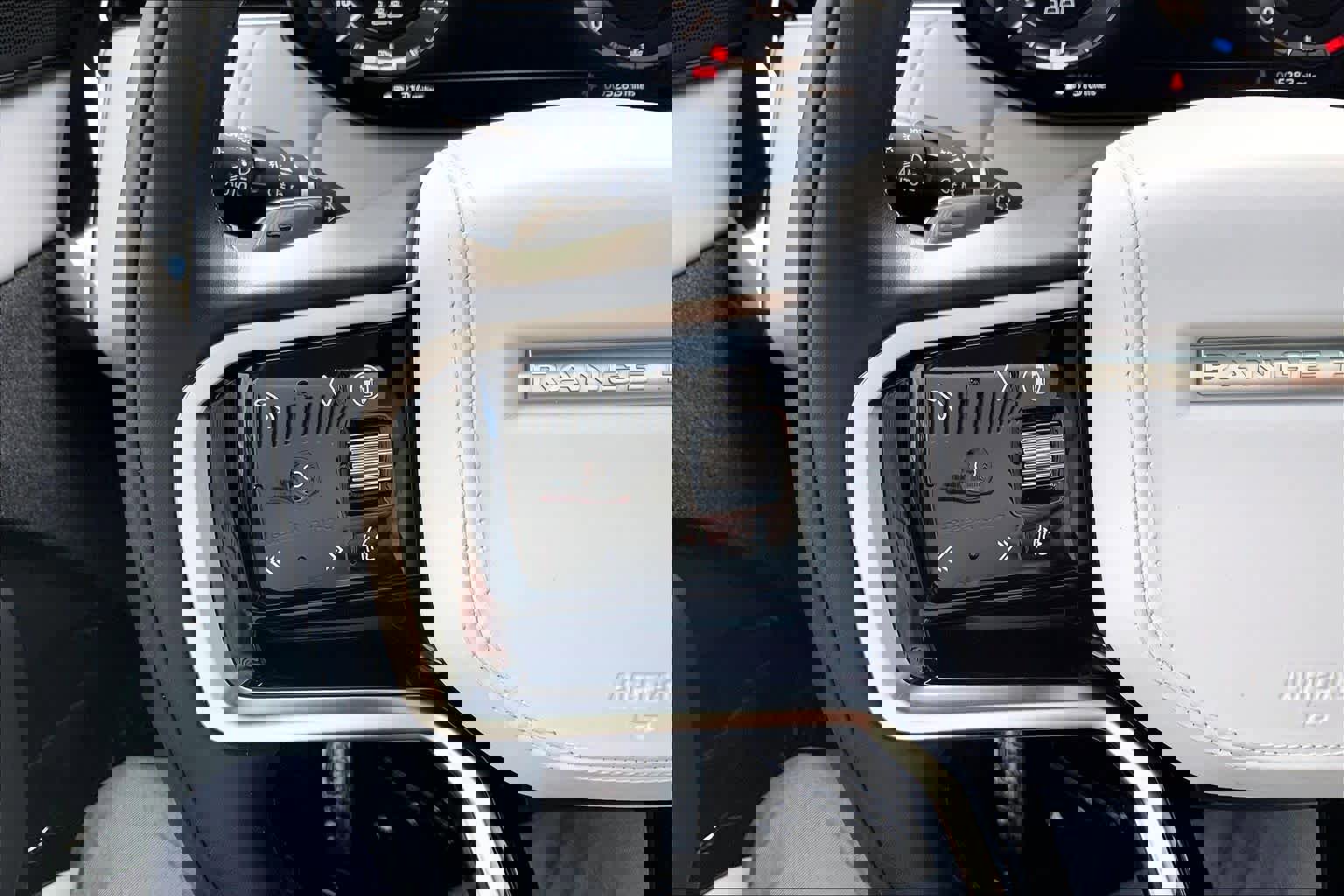 Used 2025 Land Rover Range Rover Sport SE image 22