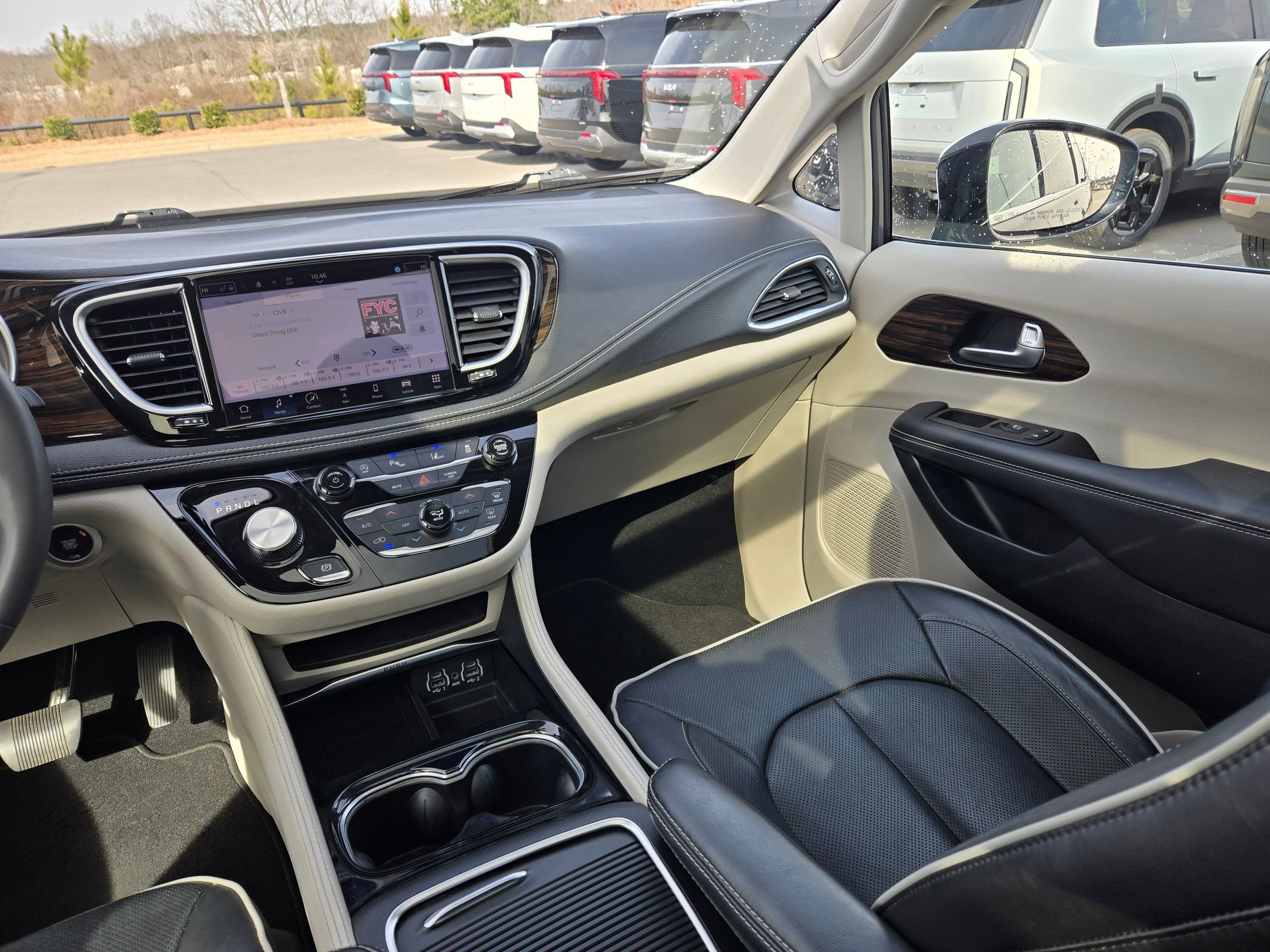 Used 2023 Chrysler Pacifica Limited image 11