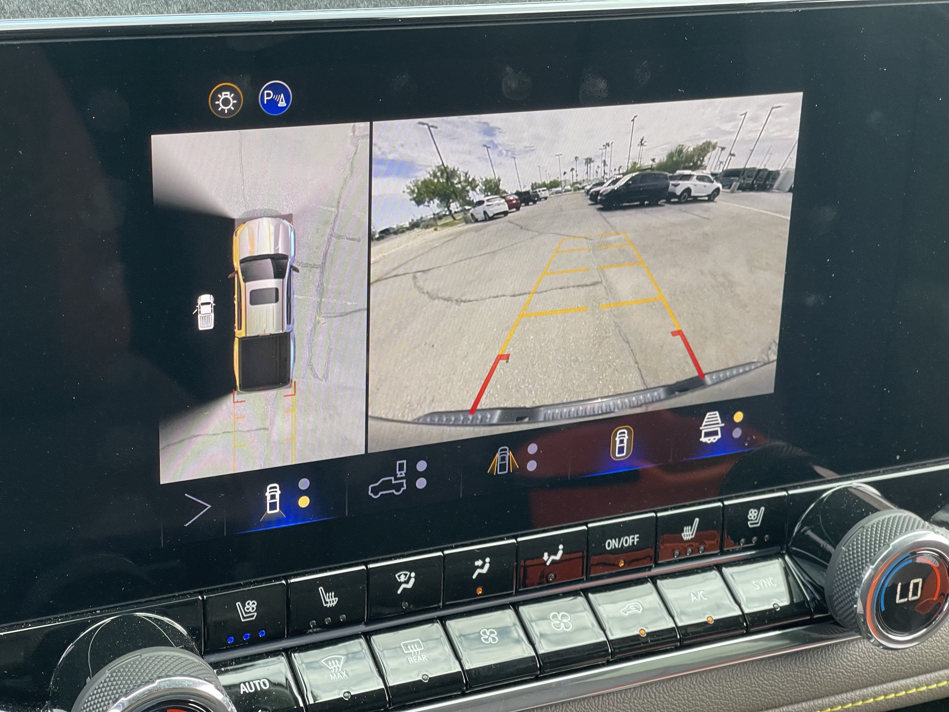 Used 2025 Chevrolet Colorado ZR2 w/ Technology Package AWD/4WD image 31