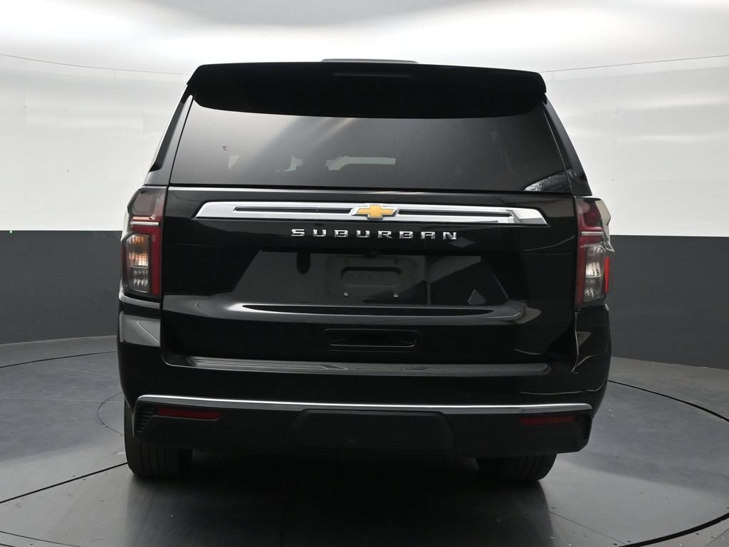 Used 2024 Chevrolet Suburban LS RWD image 4