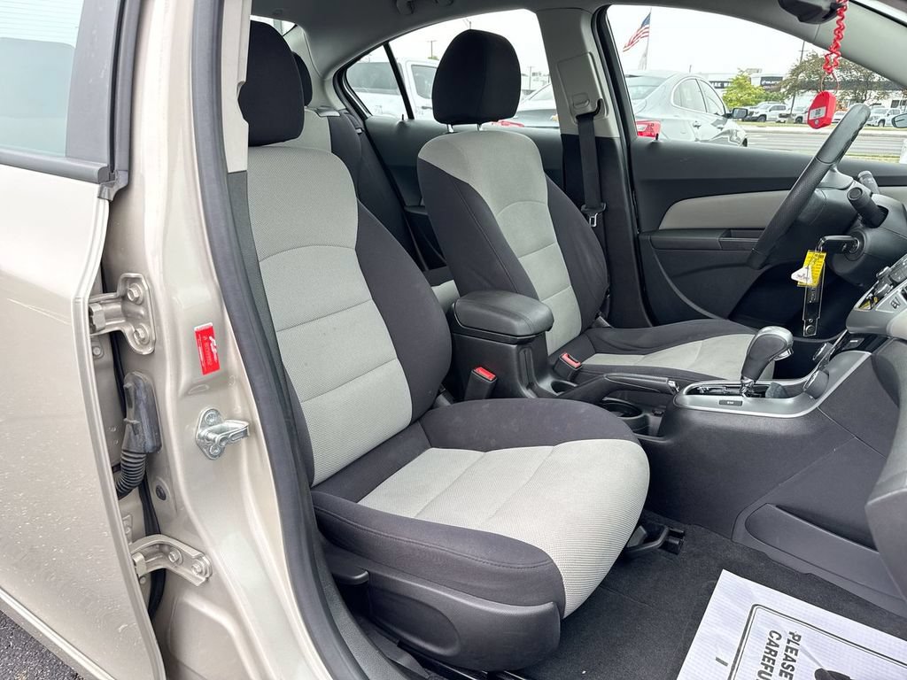 Used 2013 Chevrolet Cruze LS FWD image 23
