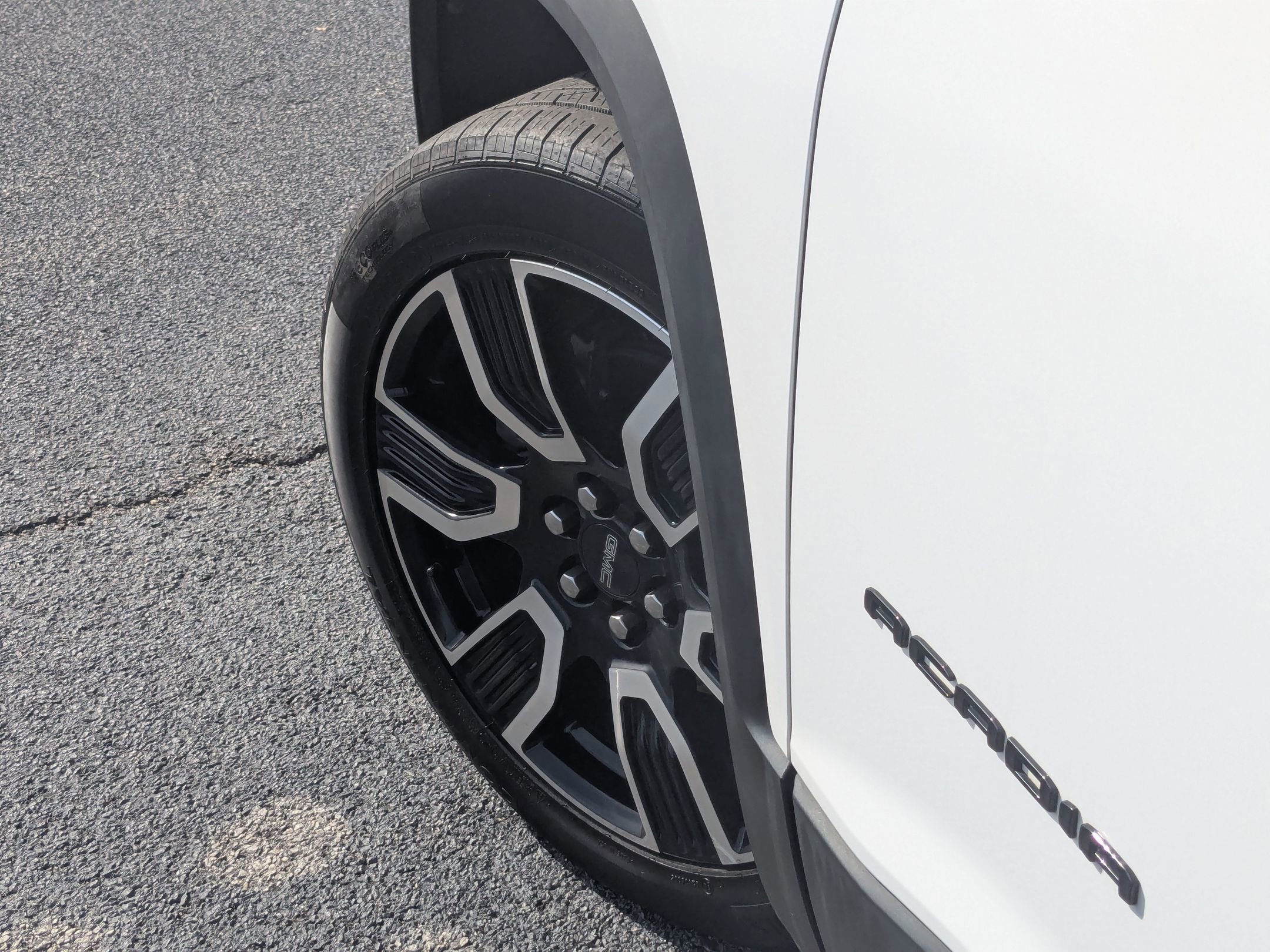 Used 2021 GMC Acadia SLE w/ Elevation Edition image 9