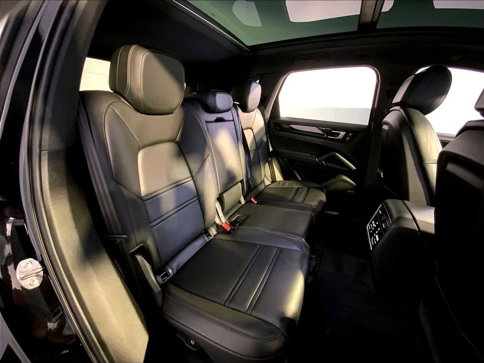 Certified 2022 Porsche Cayenne w/ Premium Package image 23