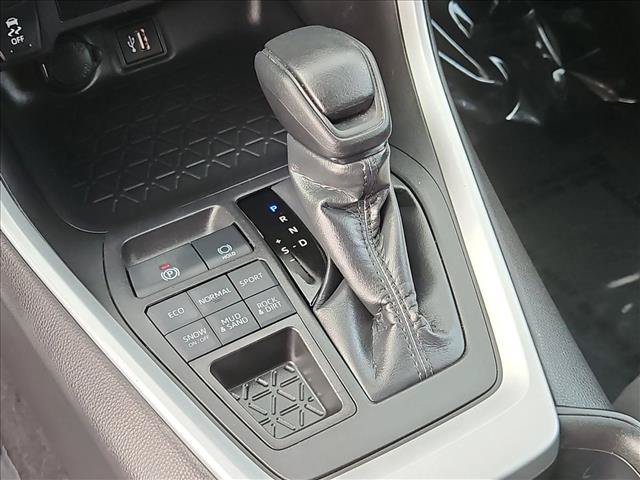 Used 2025 Toyota RAV4 LE AWD/4WD image 17