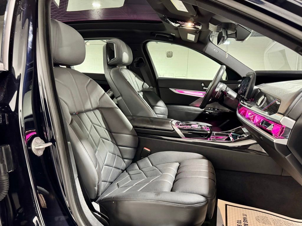 Used 2023 BMW 740i image 29