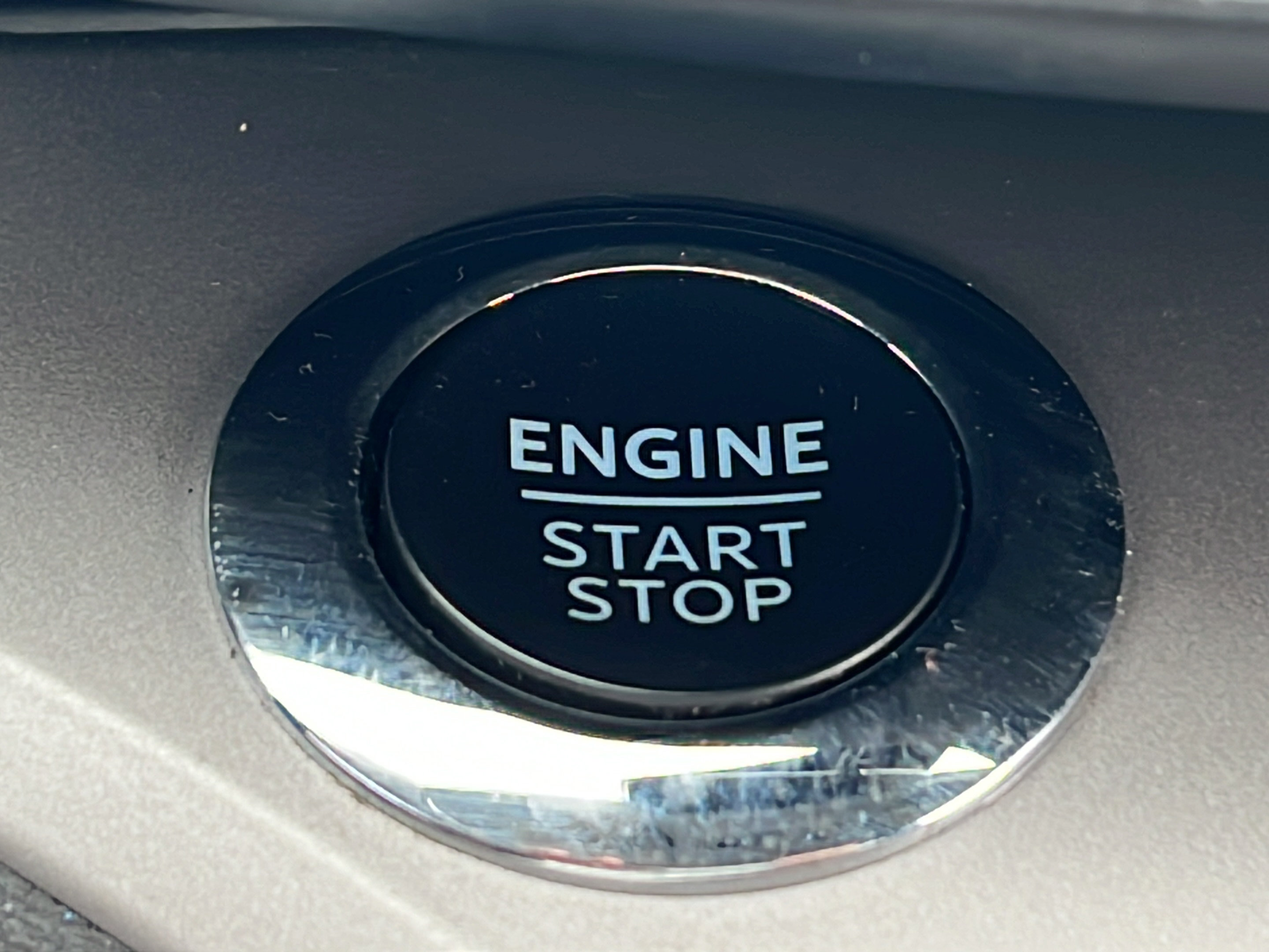 Used 2023 Ford Explorer XLT w/ Equipment Group 202A AWD/4WD image 25