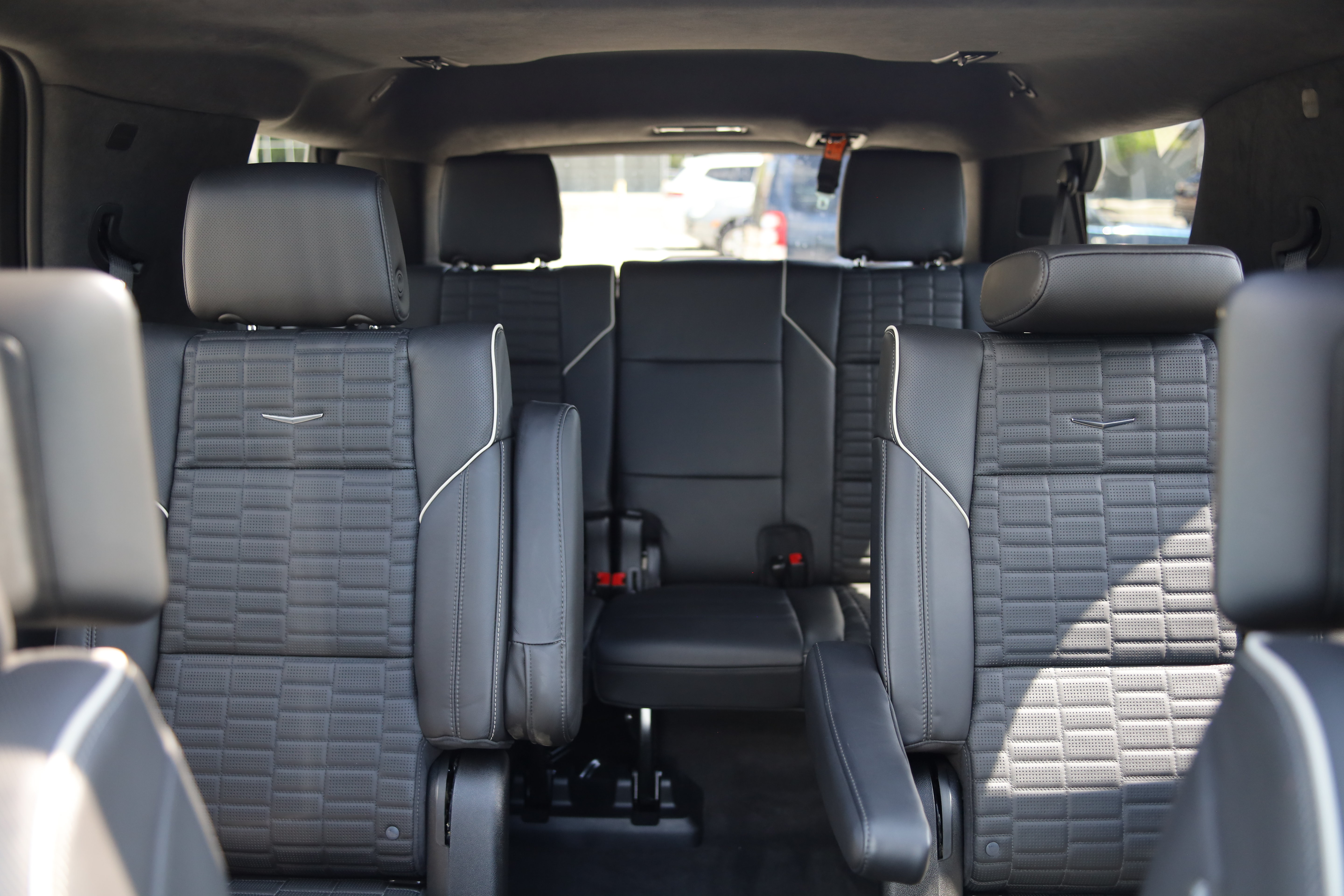 Used 2024 Cadillac Escalade Sport Platinum w/ LPO, ONYX Package AWD/4WD image 37