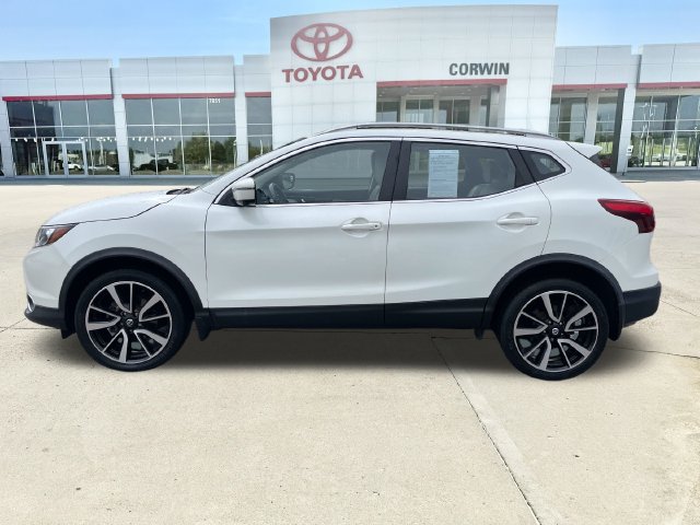 Used 2017 Nissan Rogue Sport SL w/ SL Premium Package FWD image 2