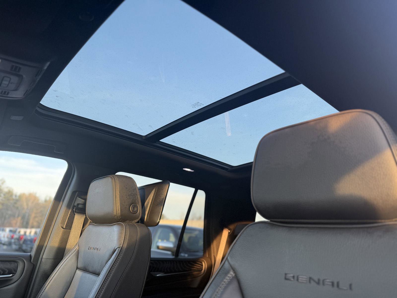 Used 2024 GMC Yukon Denali w/ Denali Reserve Package image 25