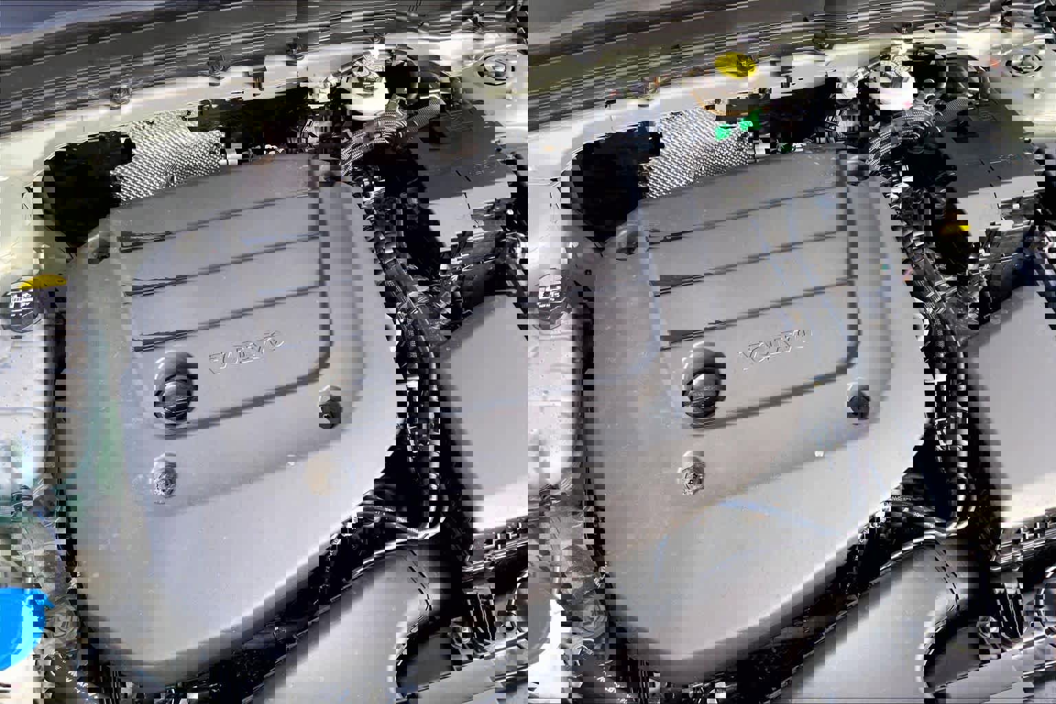 Used 2025 Volvo XC40 B5 Core w/ Protection Package Premier image 30