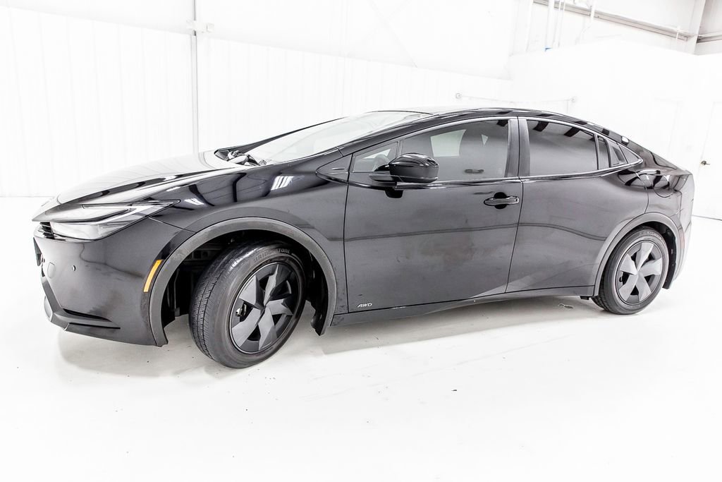 Used 2023 Toyota Prius LE image 3