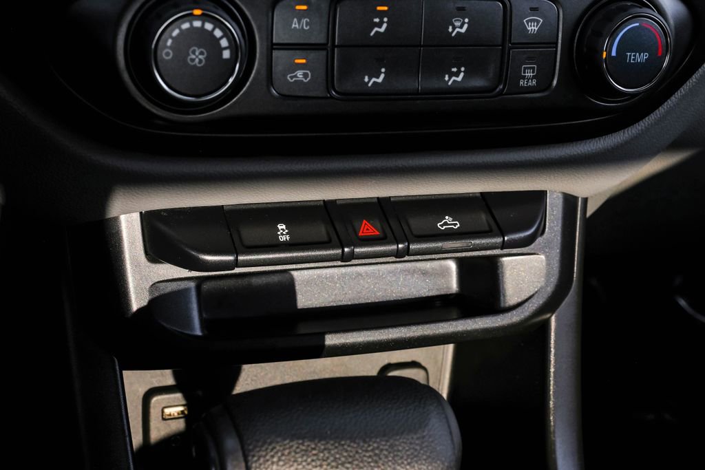 Used 2018 GMC Canyon 2WD Crew Cab w/ Convenience Package image 25