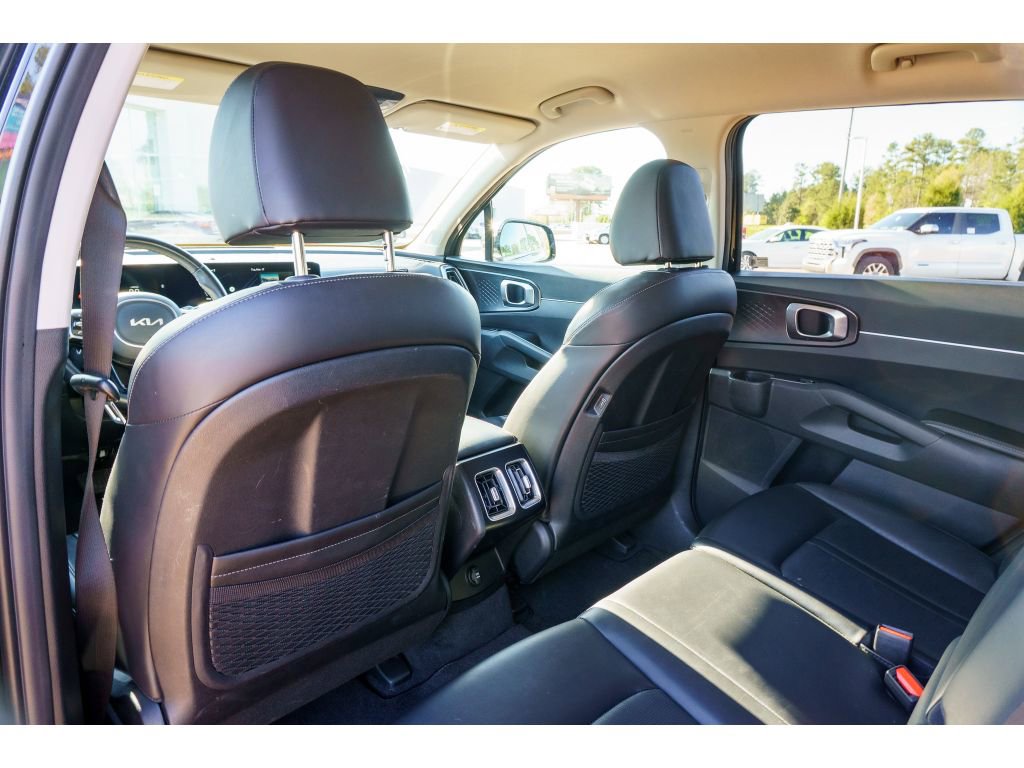 Used 2024 Kia Sorento S image 12