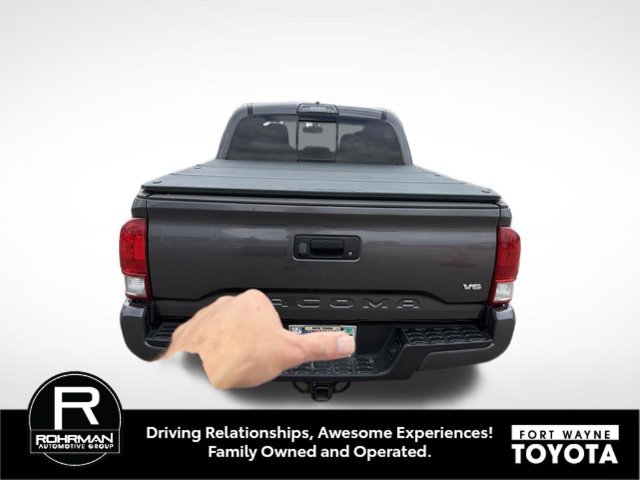 Used 2017 Toyota Tacoma TRD Sport w/ Tow Package (A/T) AWD/4WD image 9