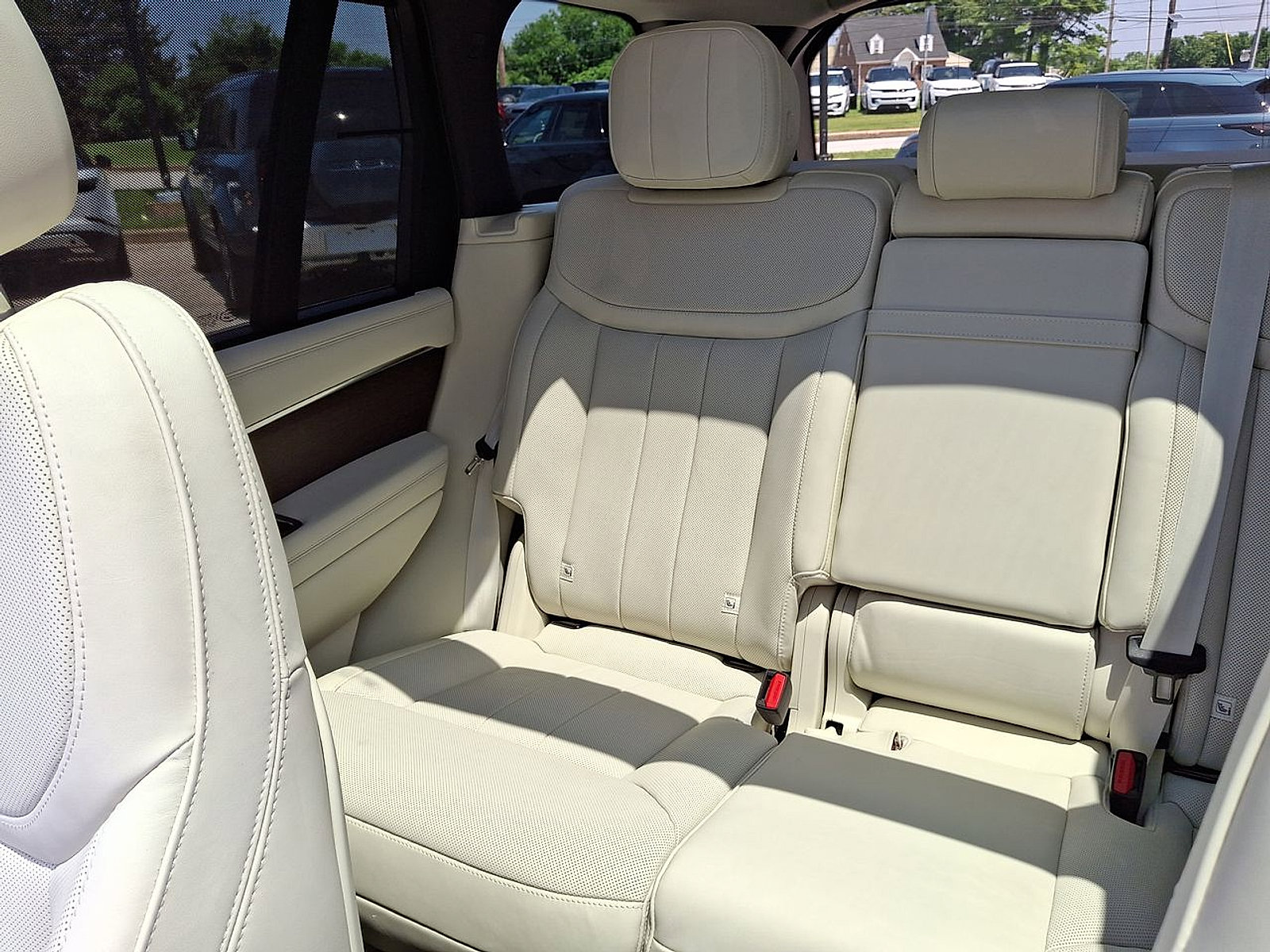 New 2025 Land Rover Range Rover SE image 12