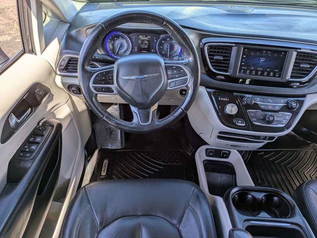 Used 2020 Chrysler Pacifica Touring-L w/ Tire & Wheel Group image 19