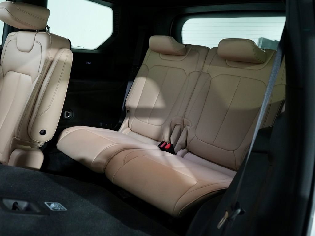 Used 2023 Jeep Grand Cherokee L Limited w/ Black Appearance Package image 29