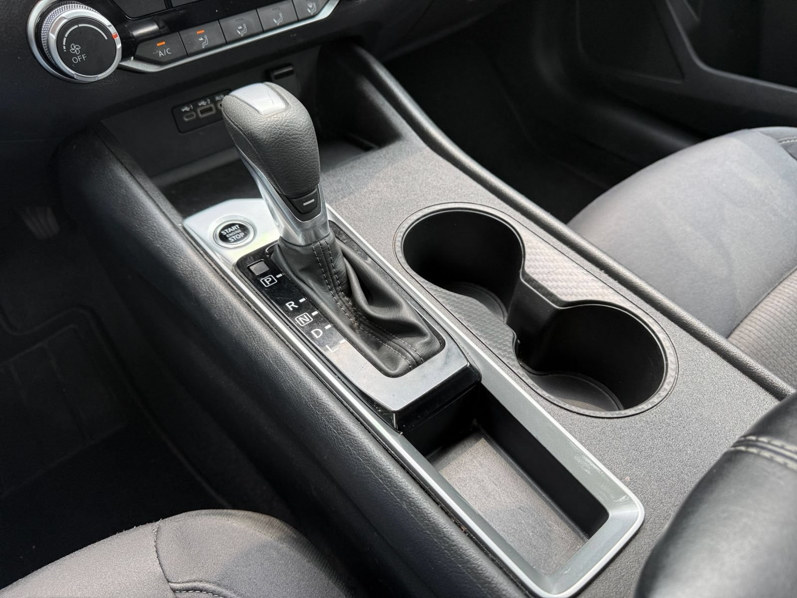 Used 2025 Nissan Altima 2.5 SV FWD image 36