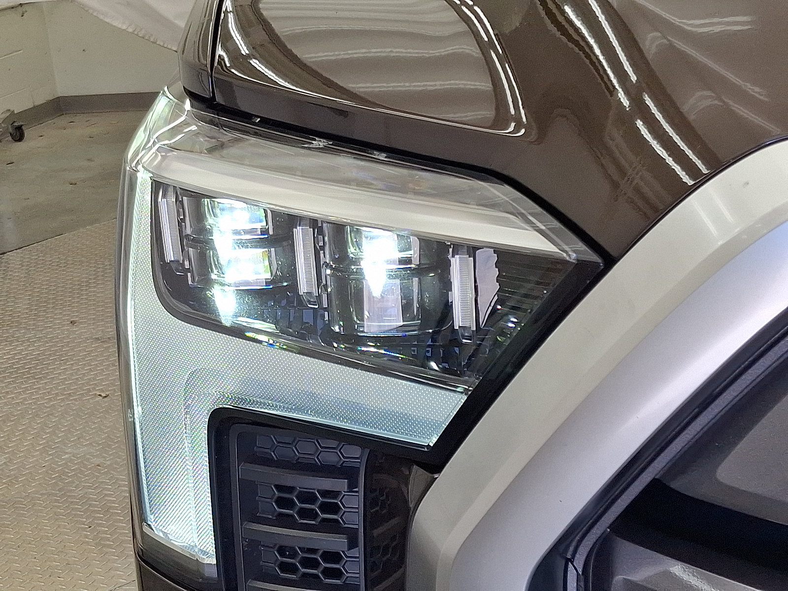 Used 2024 Toyota Tundra Limited AWD/4WD image 23