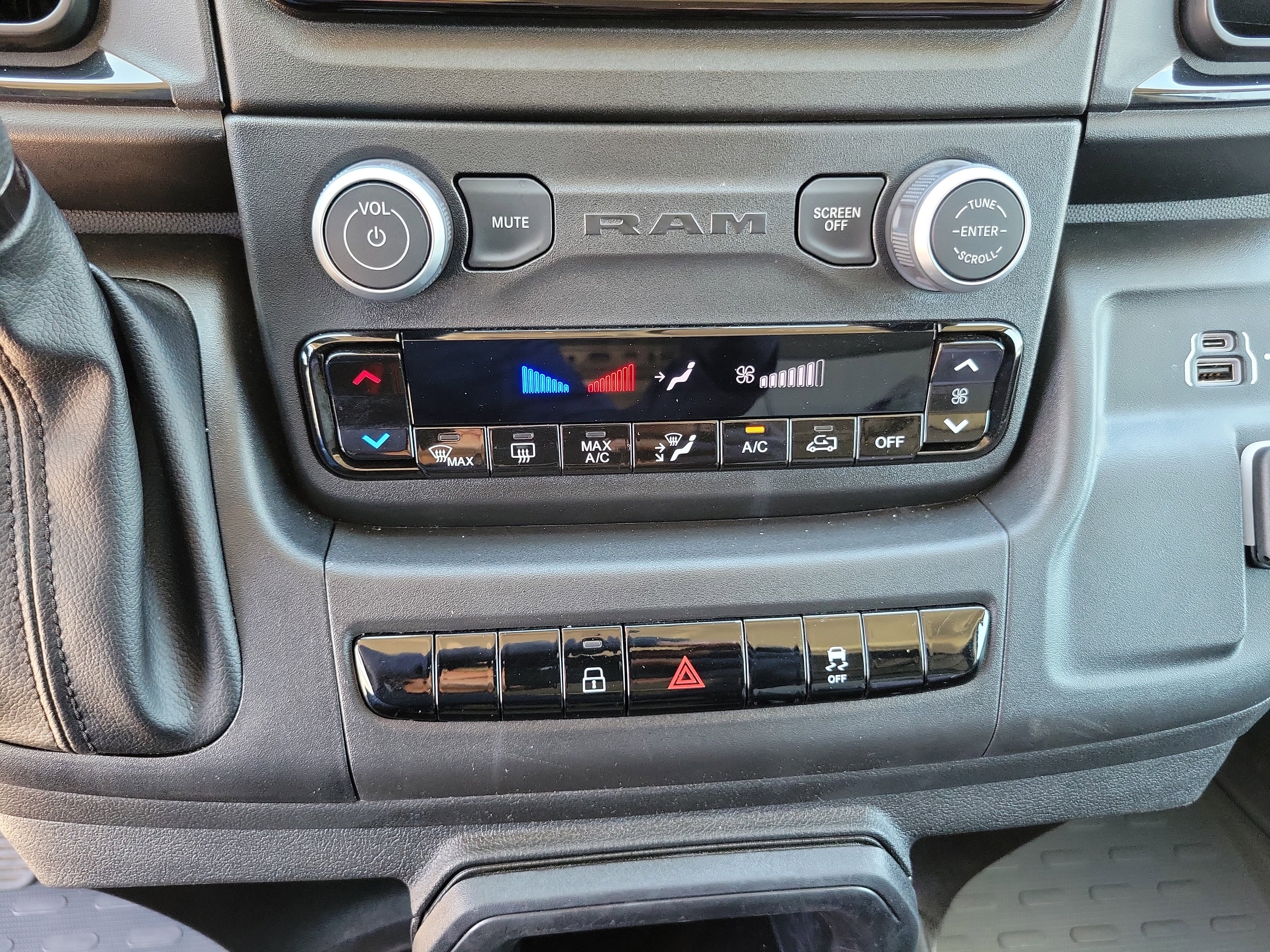 Used 2026 RAM ProMaster 2500 w/ Convenience Group FWD image 24