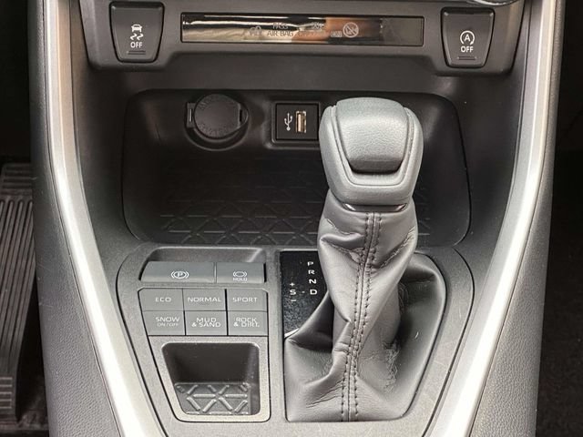Used 2025 Toyota RAV4 XLE AWD/4WD image 24