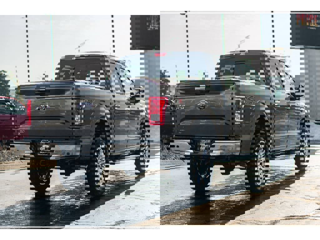 Used 2015 Ford F150 XLT w/ Equipment Group 302A Luxury image 4