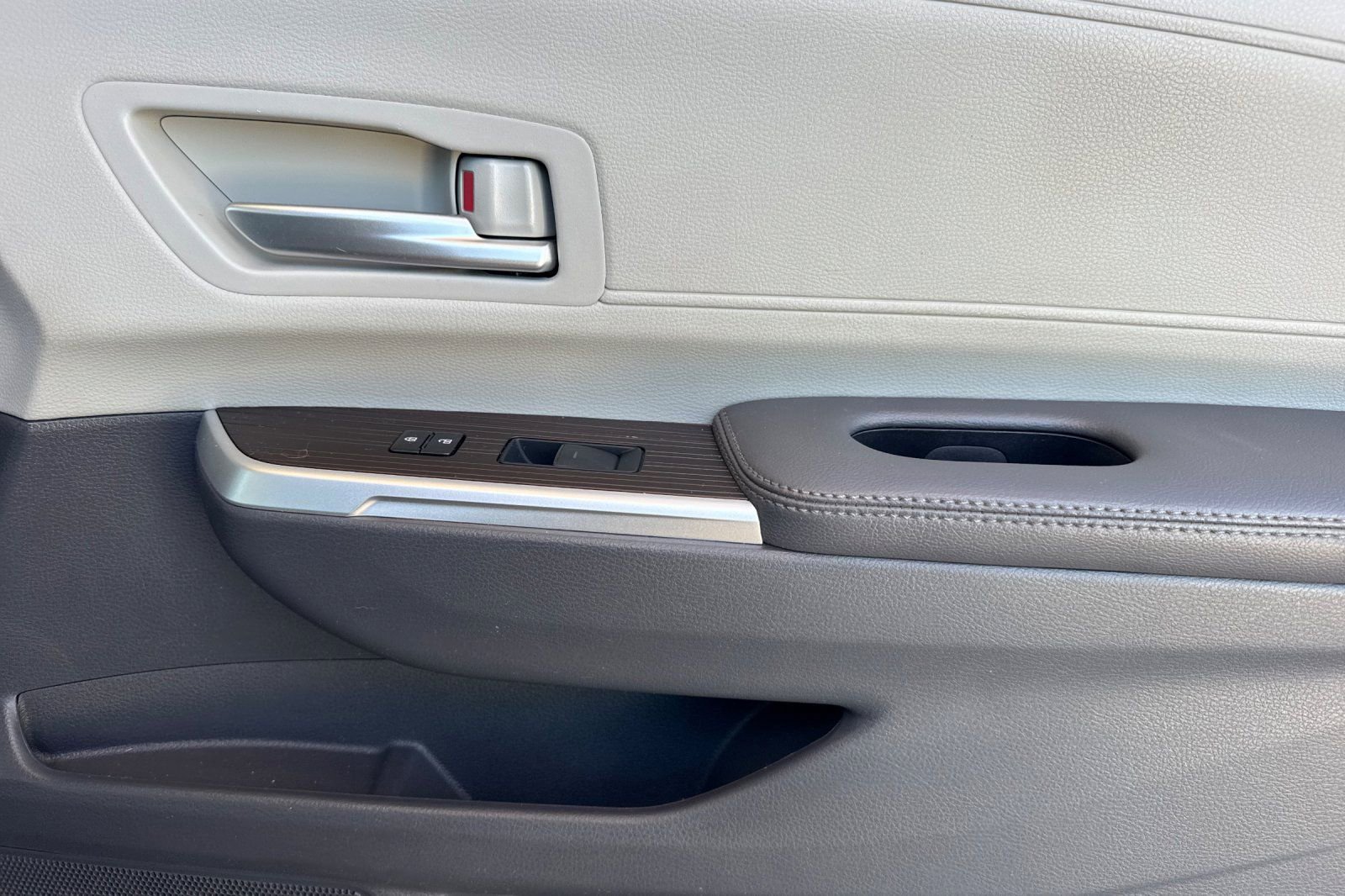 Certified 2023 Toyota Sienna XLE FWD image 23