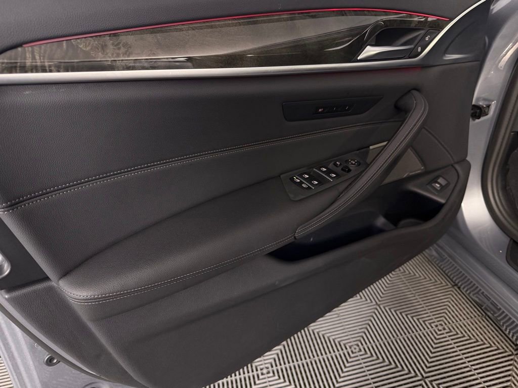 Used 2023 BMW 530i w/ Executive Package image 26