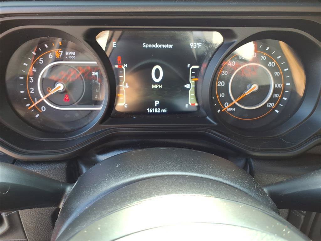 Used 2024 Jeep Gladiator Rubicon w/ Convenience Group AWD/4WD image 16